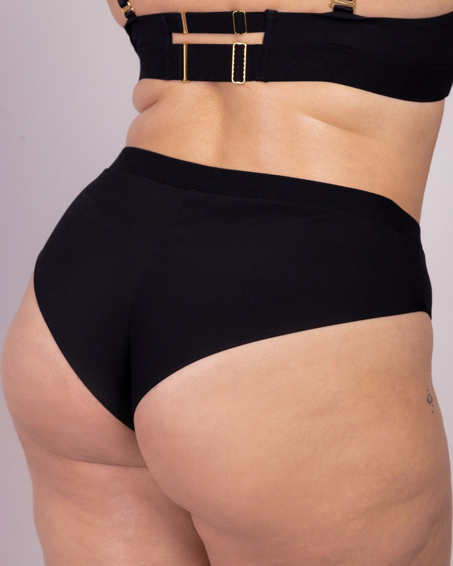 Tanga invisible Robyn